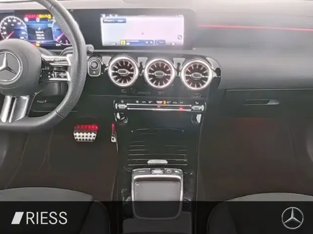 Mercedes-Benz CLA 220