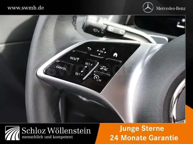 Mercedes-Benz GLB 220