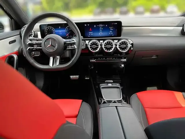 Mercedes-Benz A 220