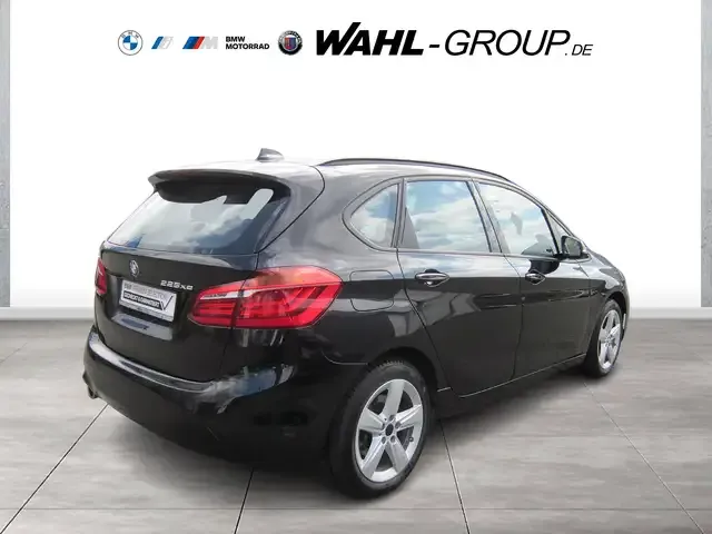 BMW 225