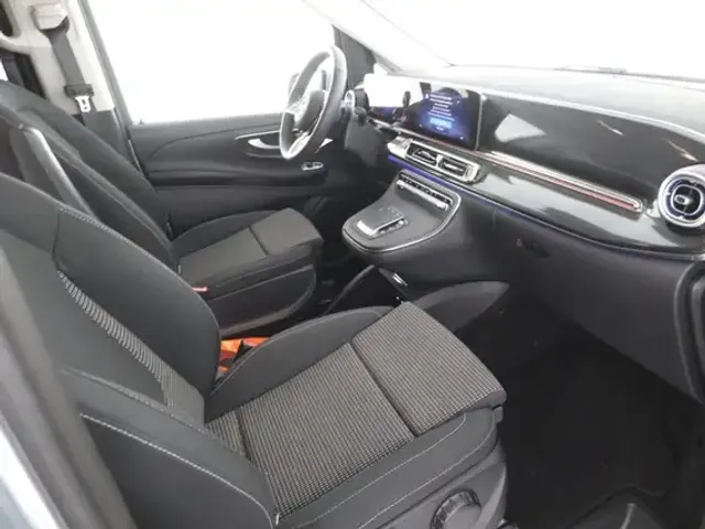 Mercedes-Benz V 220