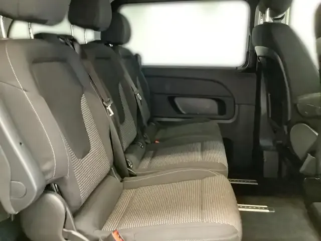 Mercedes-Benz V 220
