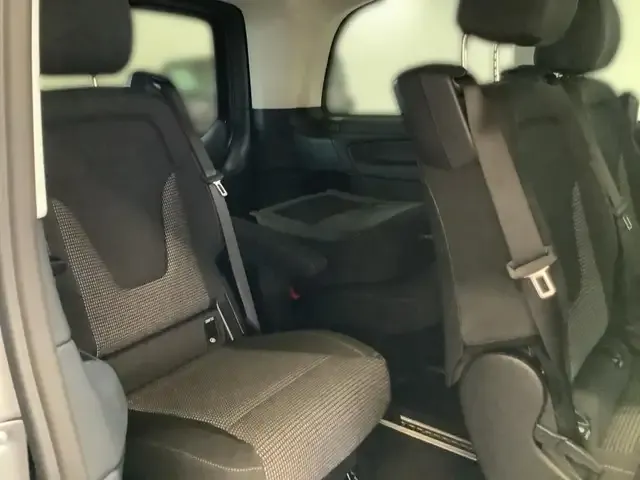 Mercedes-Benz V 220
