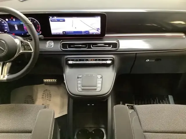 Mercedes-Benz V 220