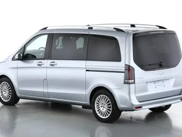 Mercedes-Benz V 220
