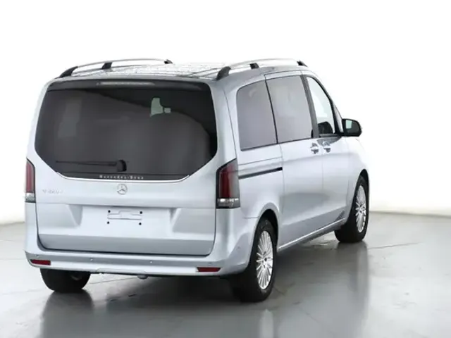 Mercedes-Benz V 220