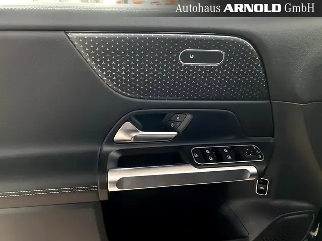 Mercedes-Benz GLB 220