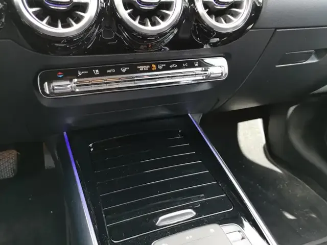 Mercedes-Benz EQA 300