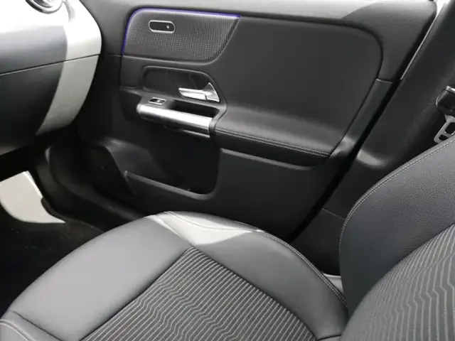 Mercedes-Benz EQA 300