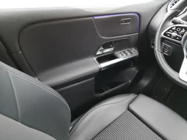 Mercedes-Benz EQA 300