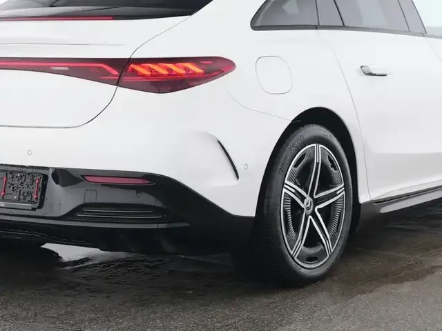 Mercedes-Benz EQE 300