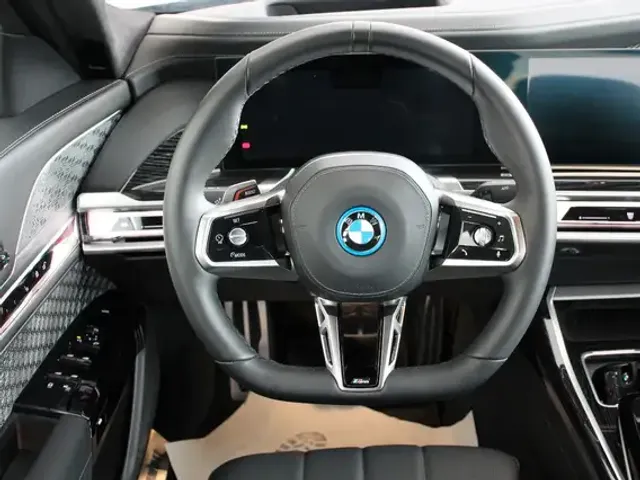 BMW i7