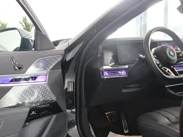 BMW i7