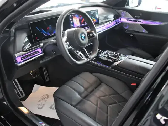 BMW i7