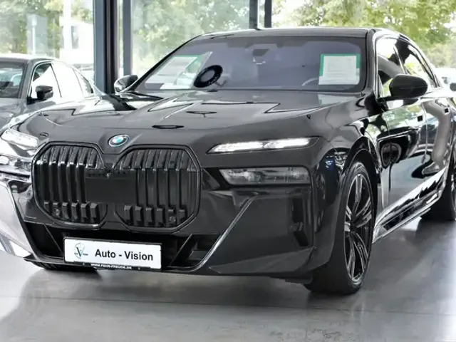 BMW i7