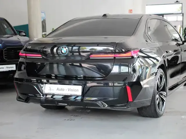 BMW i7