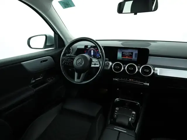 Mercedes-Benz GLB 220