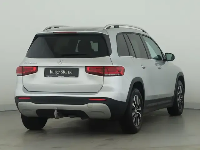 Mercedes-Benz GLB 220