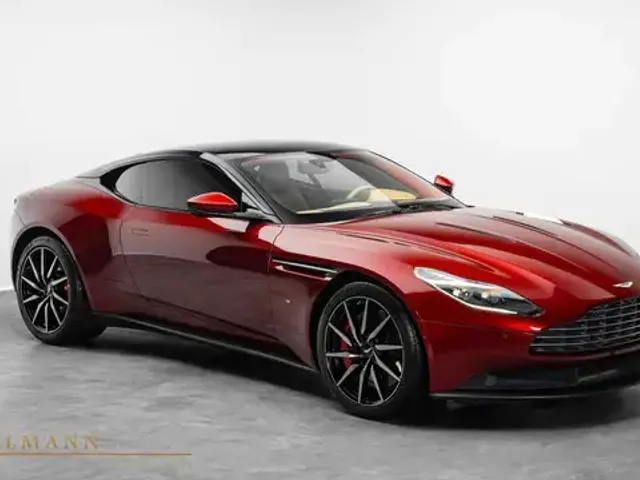 Aston Martin DB11