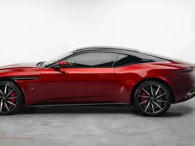 Aston Martin DB11