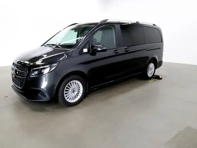 Mercedes-Benz V 220