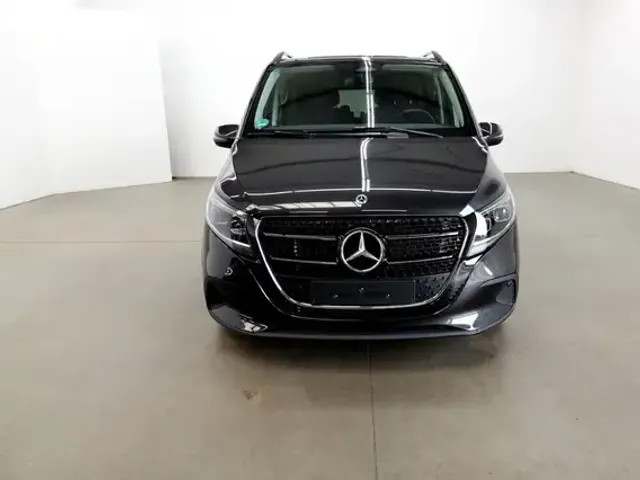 Mercedes-Benz V 220