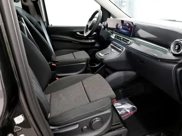 Mercedes-Benz V 220