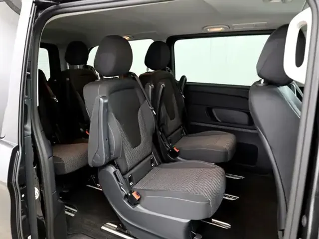 Mercedes-Benz V 220