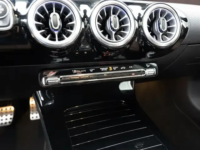 Mercedes-Benz CLA 220