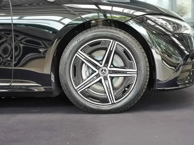 Mercedes-Benz EQE 300