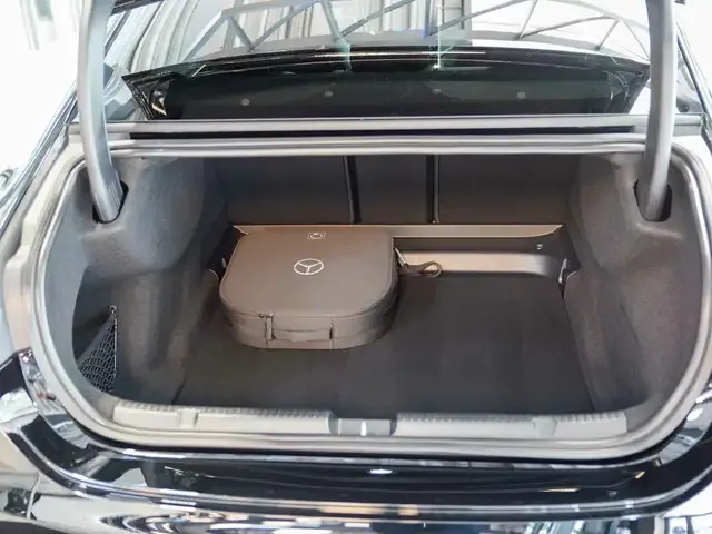 Mercedes-Benz EQE 300