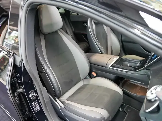 Mercedes-Benz EQE 300