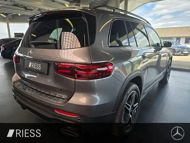 Mercedes-Benz GLB 200