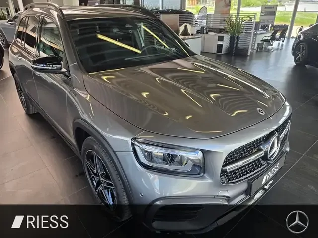 Mercedes-Benz GLB 200