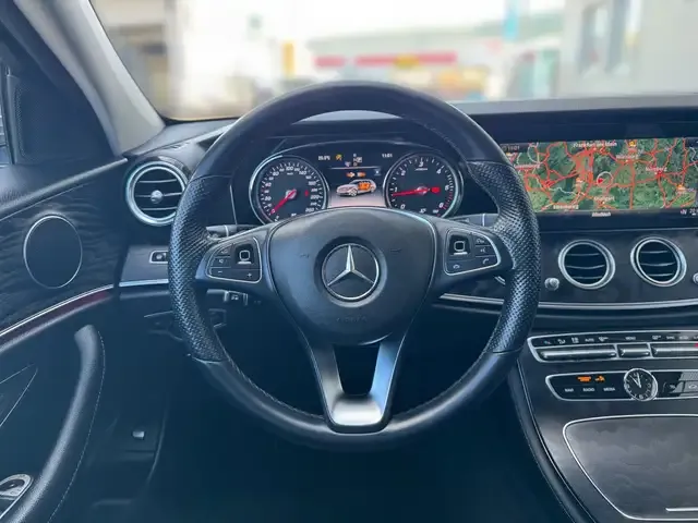 Mercedes-Benz E 220