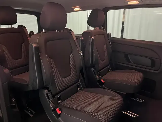 Mercedes-Benz V 220