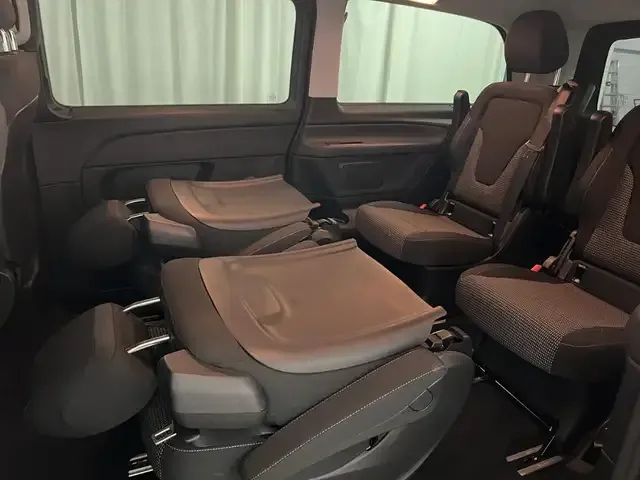 Mercedes-Benz V 220