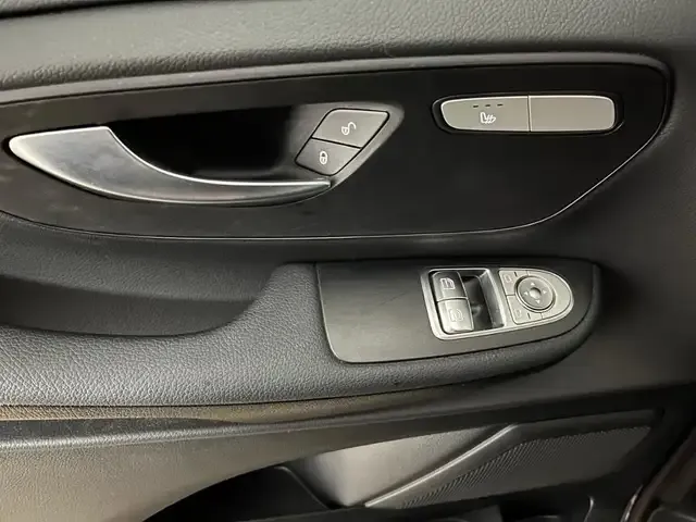 Mercedes-Benz V 220