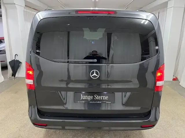 Mercedes-Benz V 220