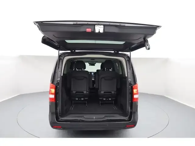 Mercedes-Benz V 220