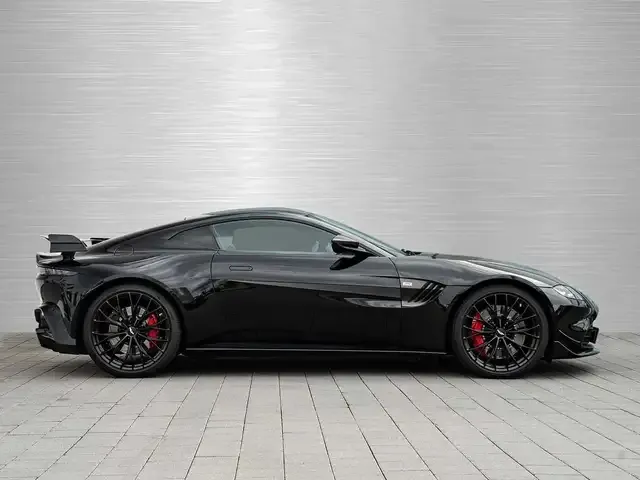 Aston Martin V8
