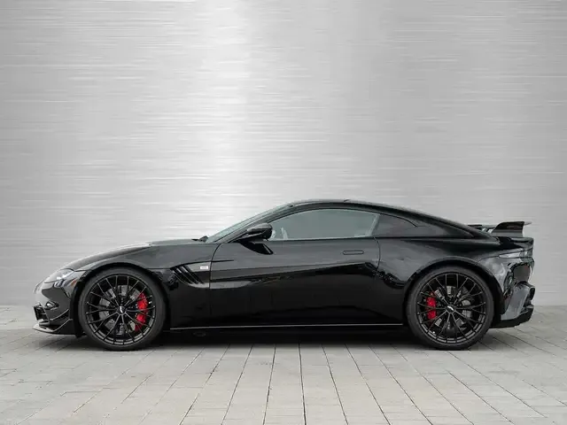 Aston Martin V8