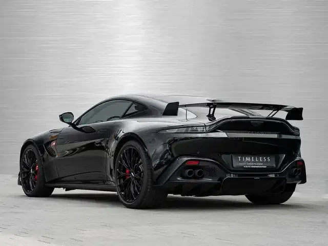 Aston Martin V8