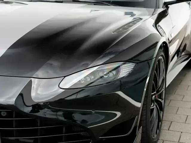 Aston Martin V8