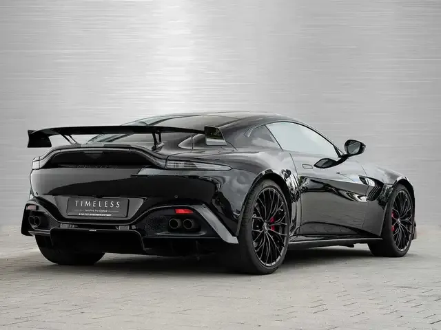 Aston Martin V8