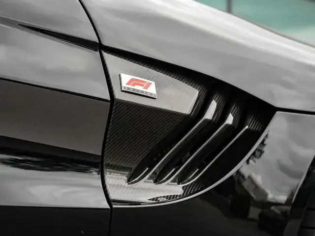 Aston Martin V8