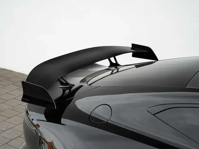 Aston Martin V8