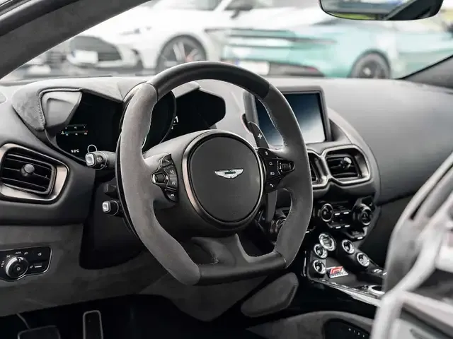 Aston Martin V8
