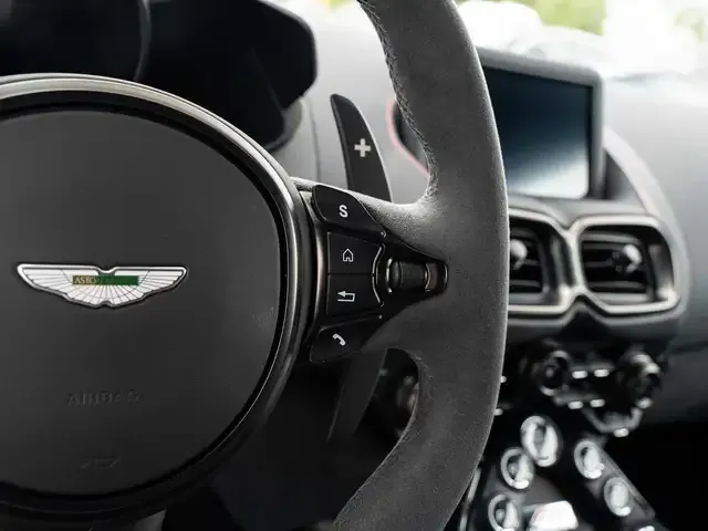 Aston Martin V8
