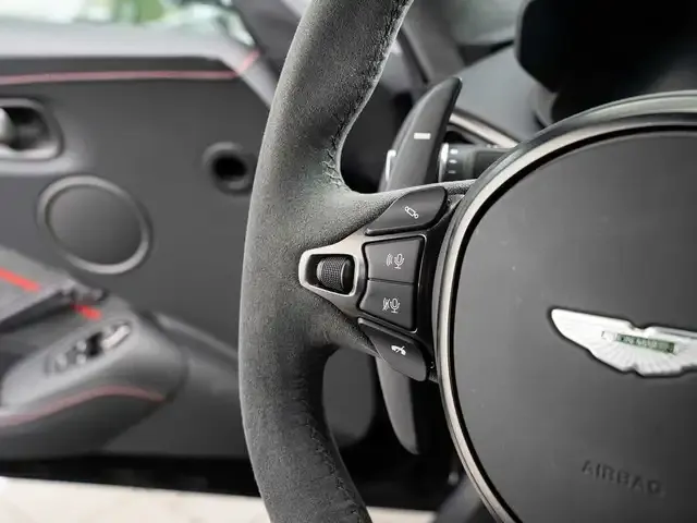 Aston Martin V8